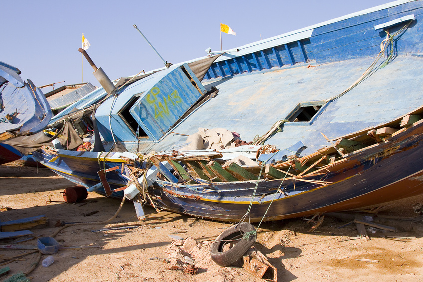 zerstörtes Flüchtlingsboot auf Lampedusa